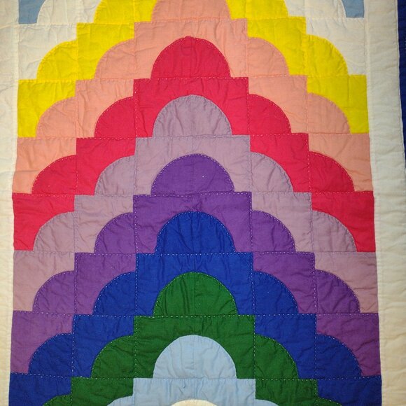 NEW Handmade Stunning Rainbow Baby Quilt/Wall Hanging w Detailed Hand Quilting - Picture 11 of 13